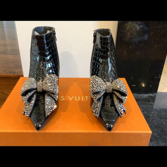 New&Beautiful Jeffrey Campbell Leather Booties.Sz8 - Picture 1 of 3